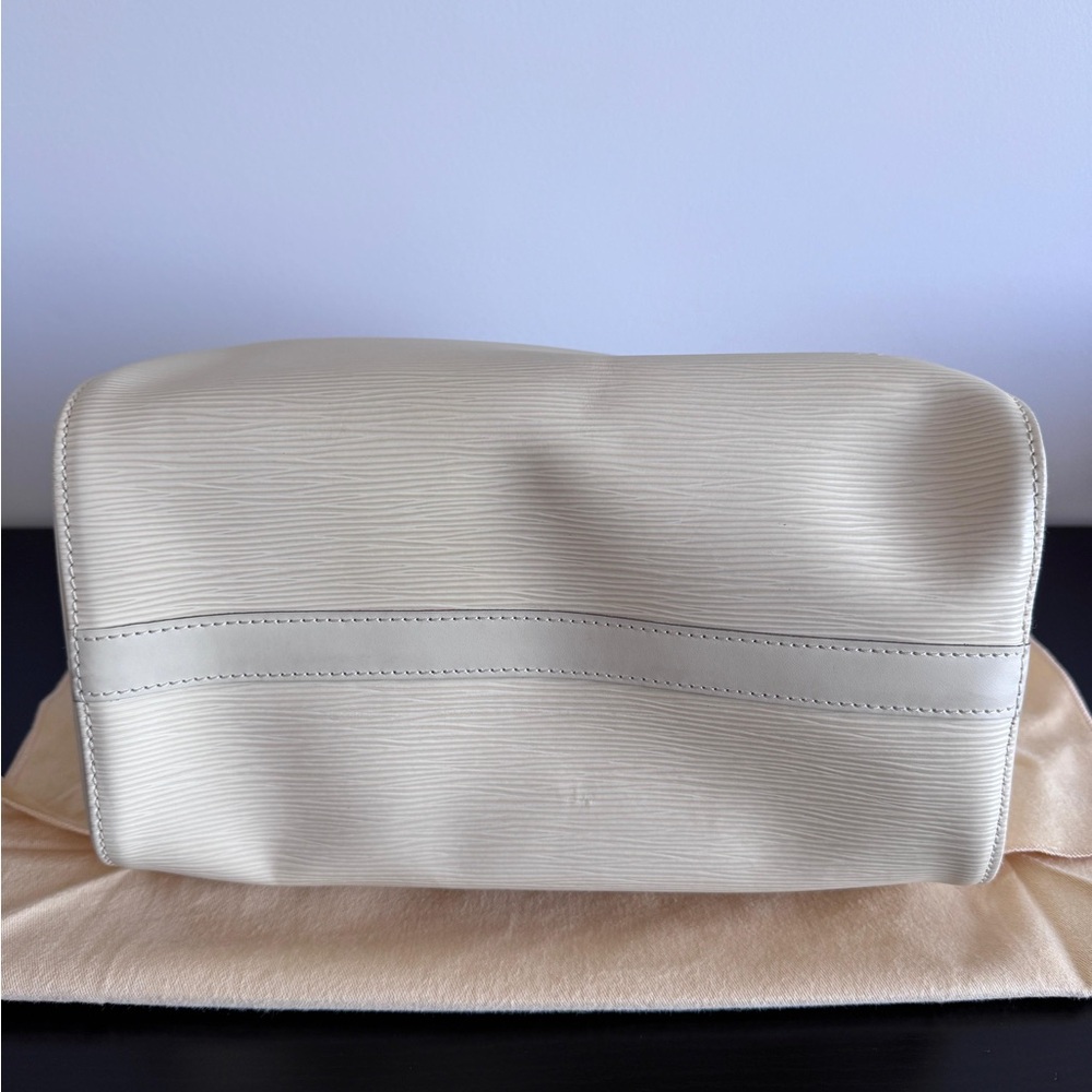 Authentic Louis Vuitton Speedy 25 White Epi Leather - Picture 13 of 16